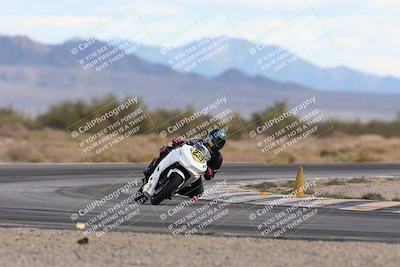 media/Nov-16-2025-Race Pace (Sun) [[8c5fa54630]]/Non Verified Riders (1st 20 Minutes)/5-Turn 15 (110pm)/